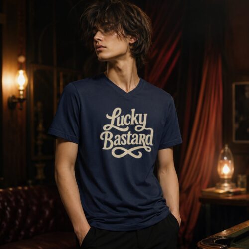 Lucky Bastard Kurzärmeliges Unisex-T-Shirt mit V-Ausschnitt – T-Shirts – SHiiRTS
